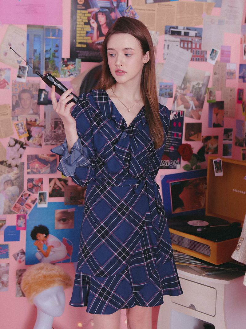 vem.ver（ベムバー）の「RUFFLE POINT CHECK WRAP ONEPIECE_NAVY（Dresses）」
