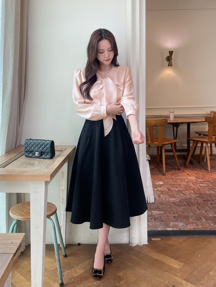 Marron Volume Ribbon Puff Blouse