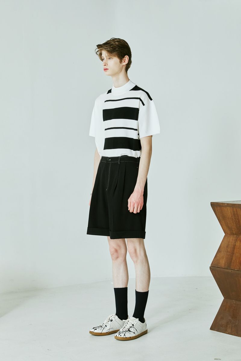 MOCK NECK HALF STRIPE KNIT T-SHIRT