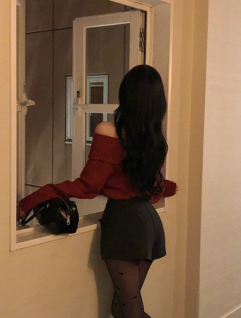 [BELLIDE MADE] KISSME, OFF-SHOULDER FINGER HOLE KNIT