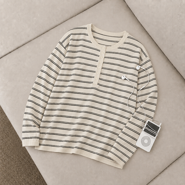 hijjoo（ハイチュー）の「Henry neck knit mood button striped knit (4 colors) （Tops）」