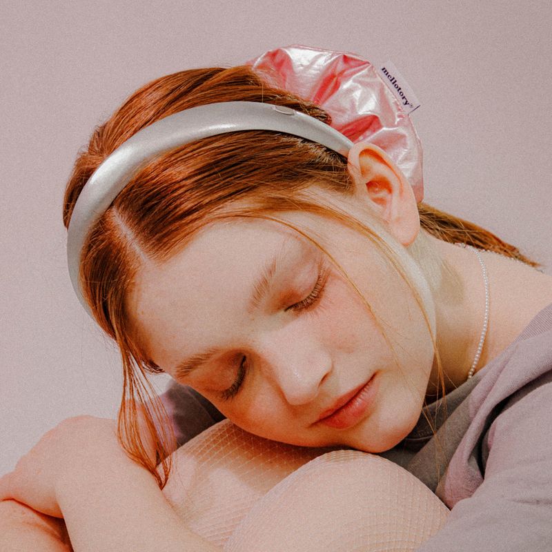 SIMPLE SHINY SCRUNCHIE (PINK)