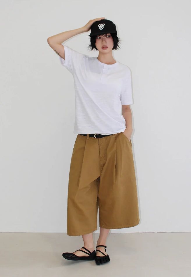 DEEP PINTUCK BERMUDA PANTS
