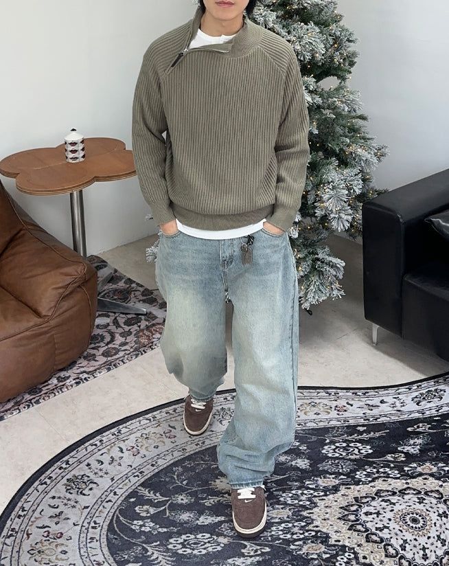 Rubed diagonal zip-up knit