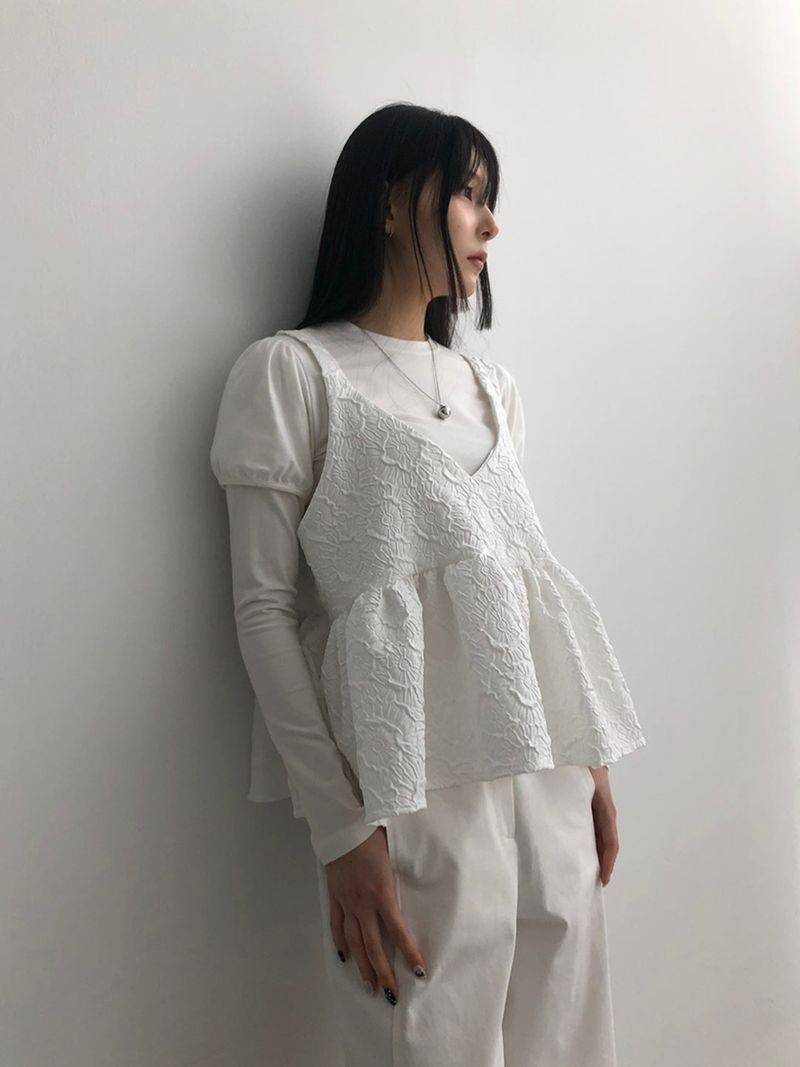 nobiyaka（ノビヤカ）の「Flower V  bustier （Tops）」