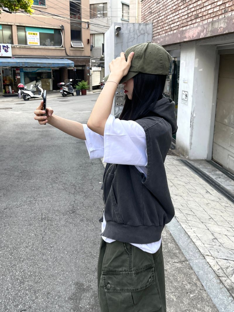 Leo Pigment Hooded Two-Way Vest