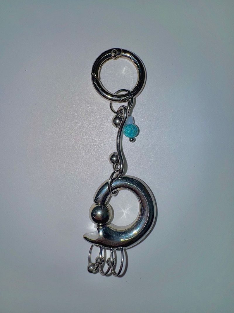 Curved pierce keychain