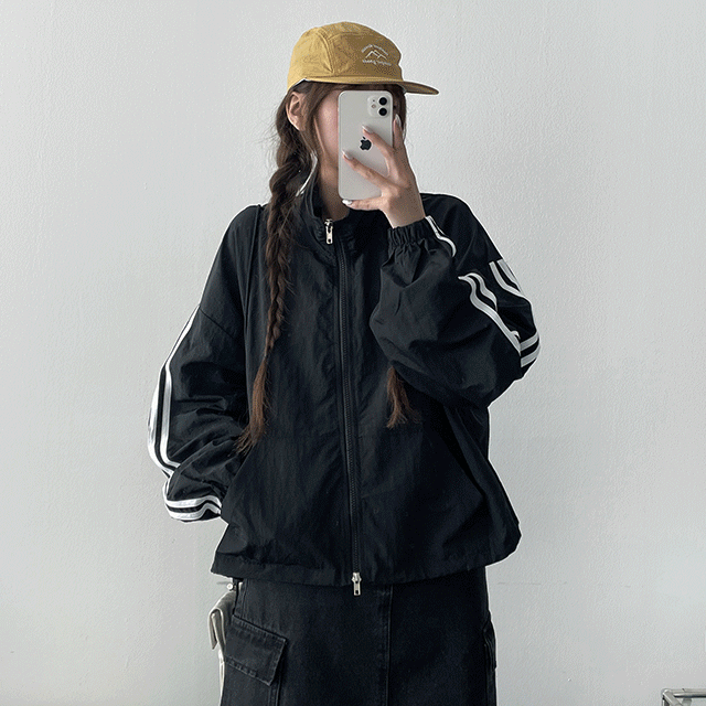 hijjoo（ハイチュー）の「Tyre High-Neck Two-Line Color Windbreaker Jumper (5 colors)（Jackets/Outerwear）」