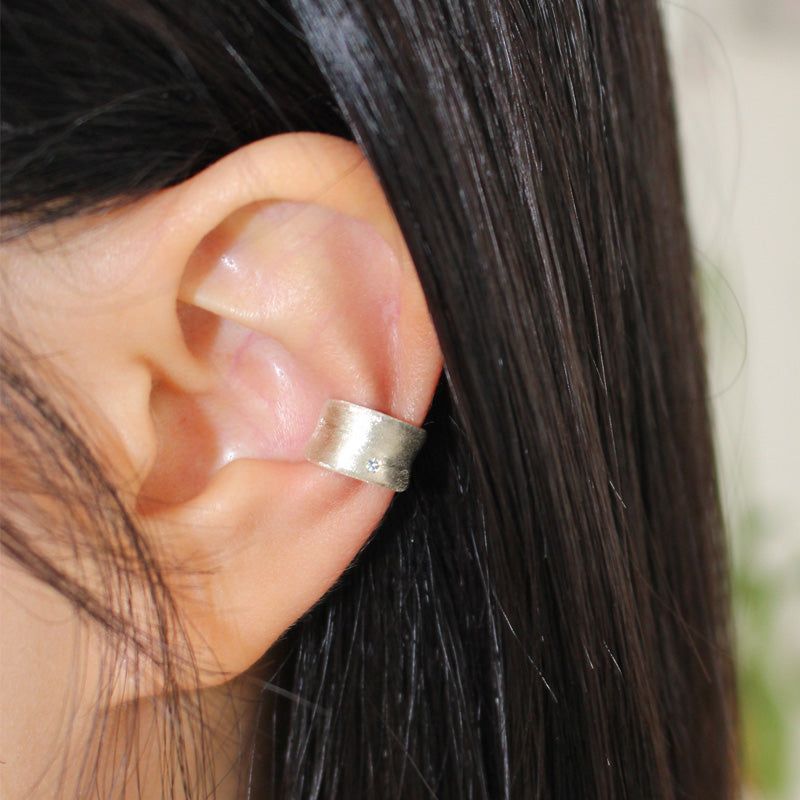 overcozy（オーバーコージー）の「ジェムチューブイヤーカフ(Sanding)（アクセサリー）」