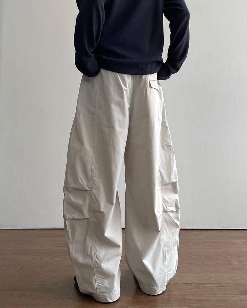 Light Pintuck Curved Pants