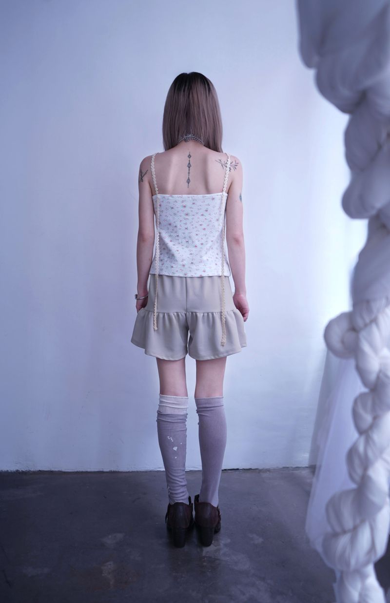 Bloom Frill Shorts (Beige Gray)