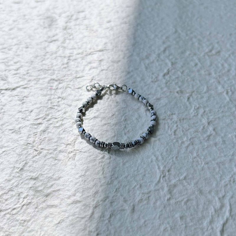 Geometric Void Bracelate