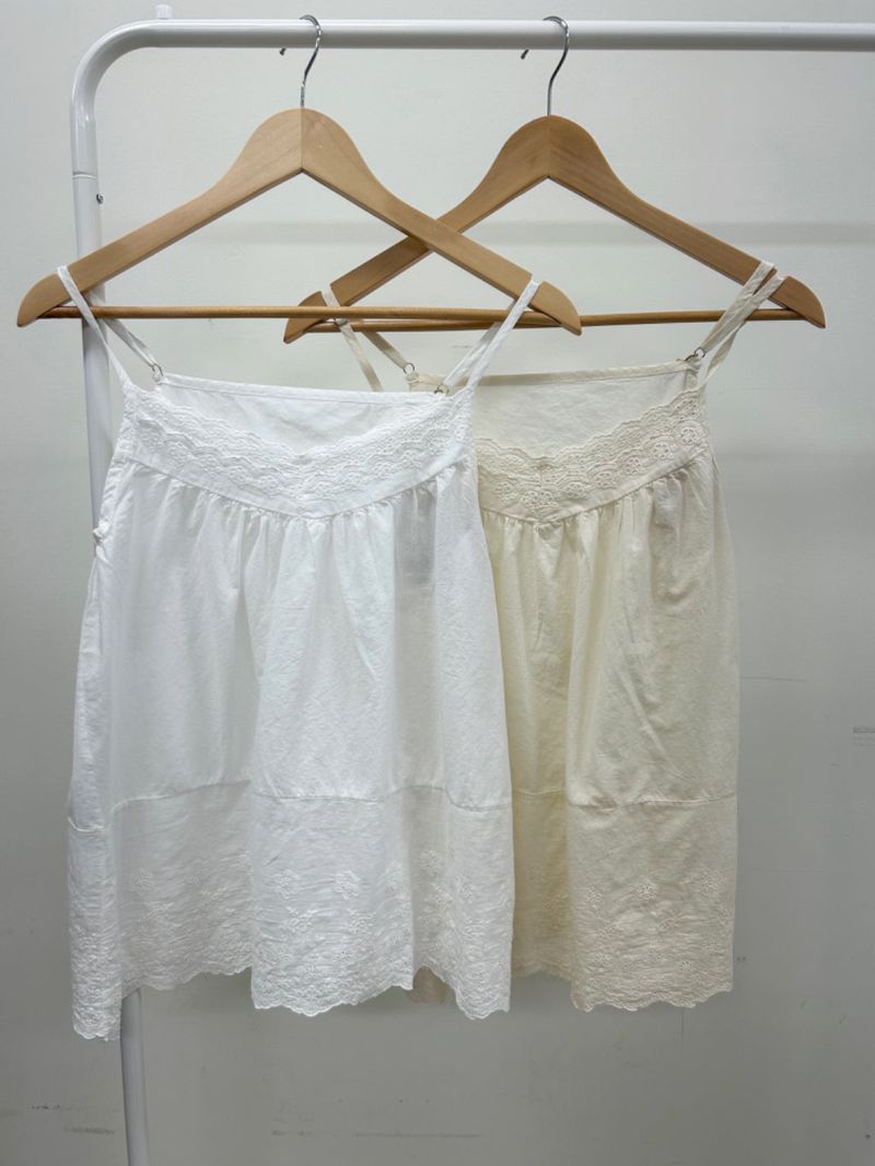V-neck frill sleeveless