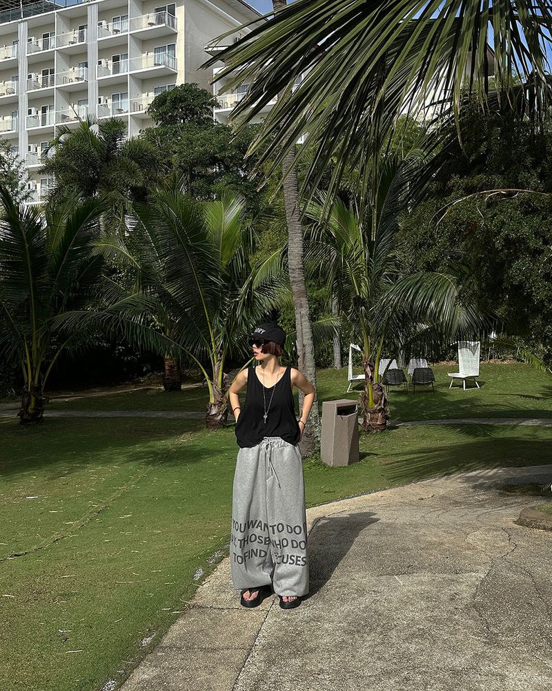 Back Slit Loose Fit U-neck Sleeveless