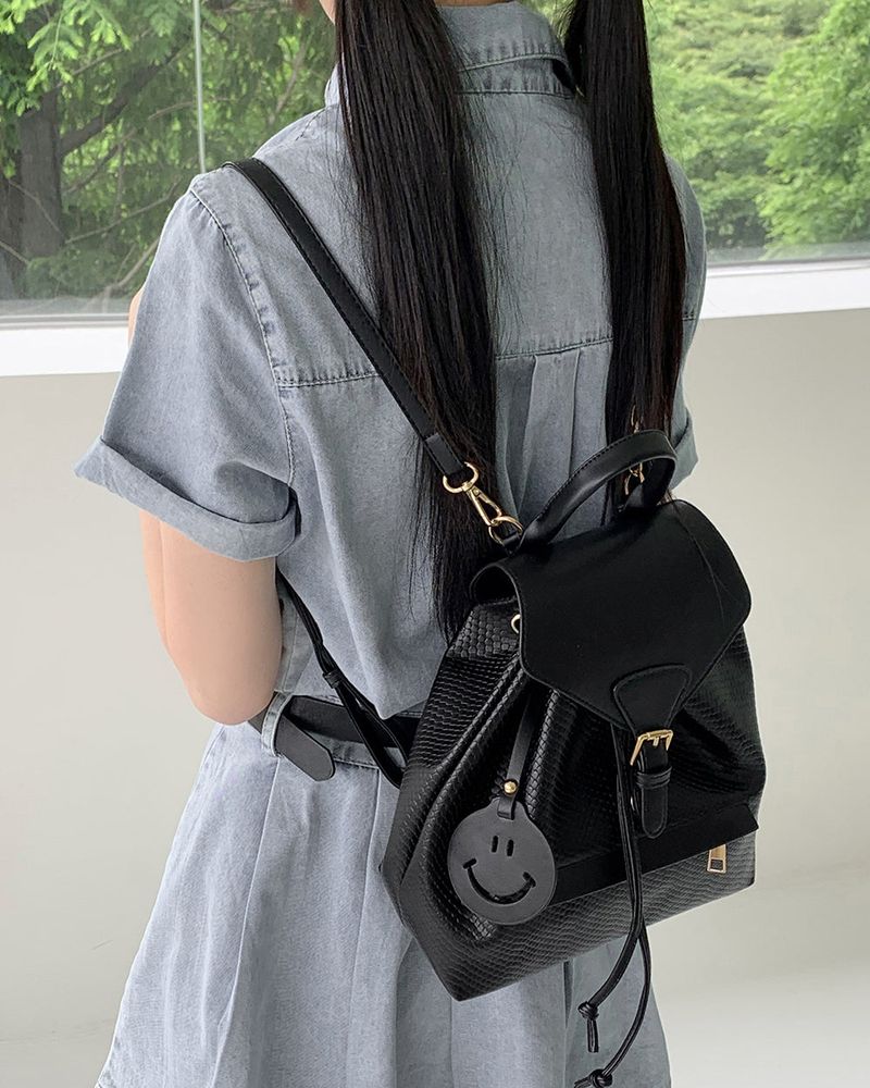 WONDER WONDER(ワンダーワンダー)の「Root Smile Buckle Mini Leather Bucket Backpack(Bags)」