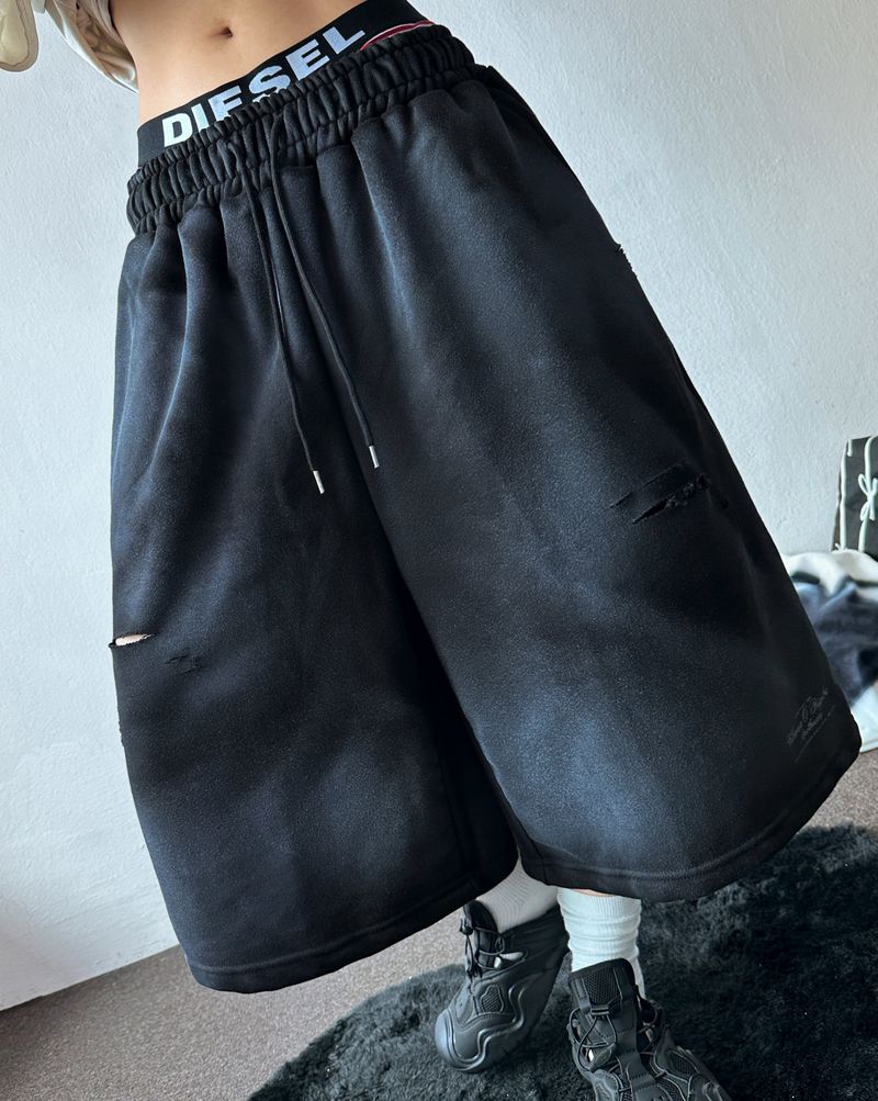Space Side Lettering Distressed Bermuda Shorts 3color