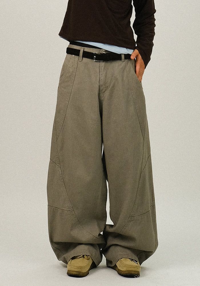 SEMIKAJI（セミカジ）の「OE カーブド パネル ワイドパンツ（パンツ）」