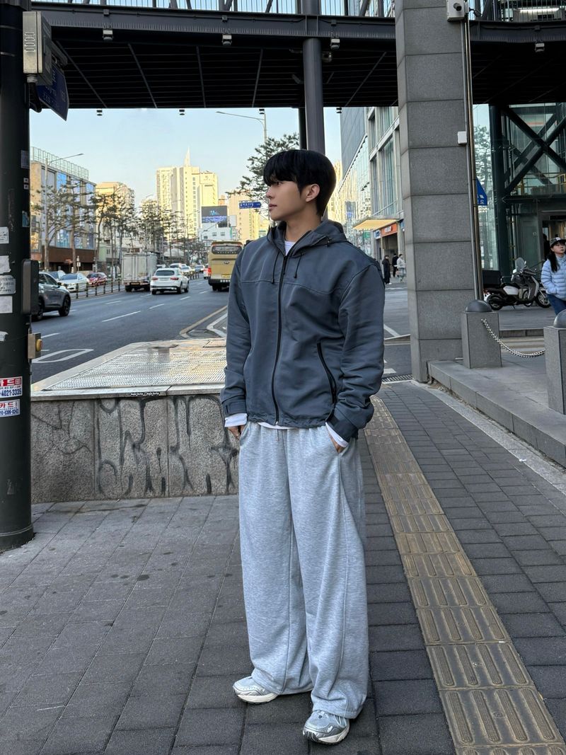 Bolt cap hood windbreaker