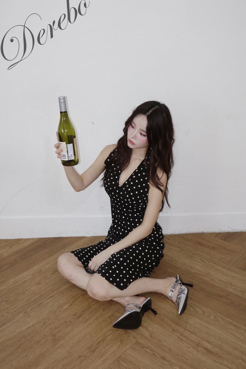 dot halter-neck sleeveless V-neck long dress