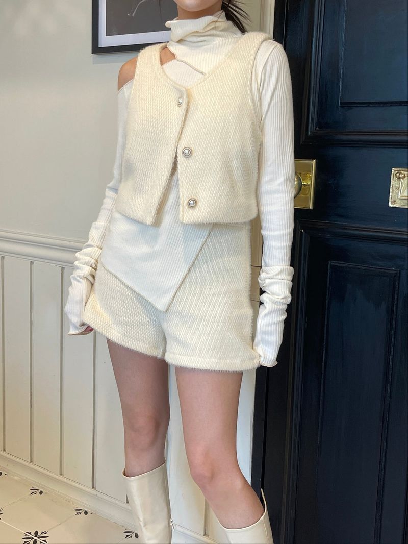 Bear Bookle button vest