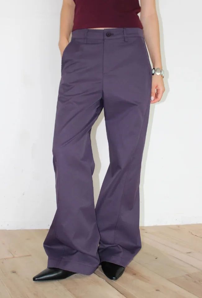 AAKE（アケ）の「CURVED LINE BOOTCUT PANTS（Pants）」