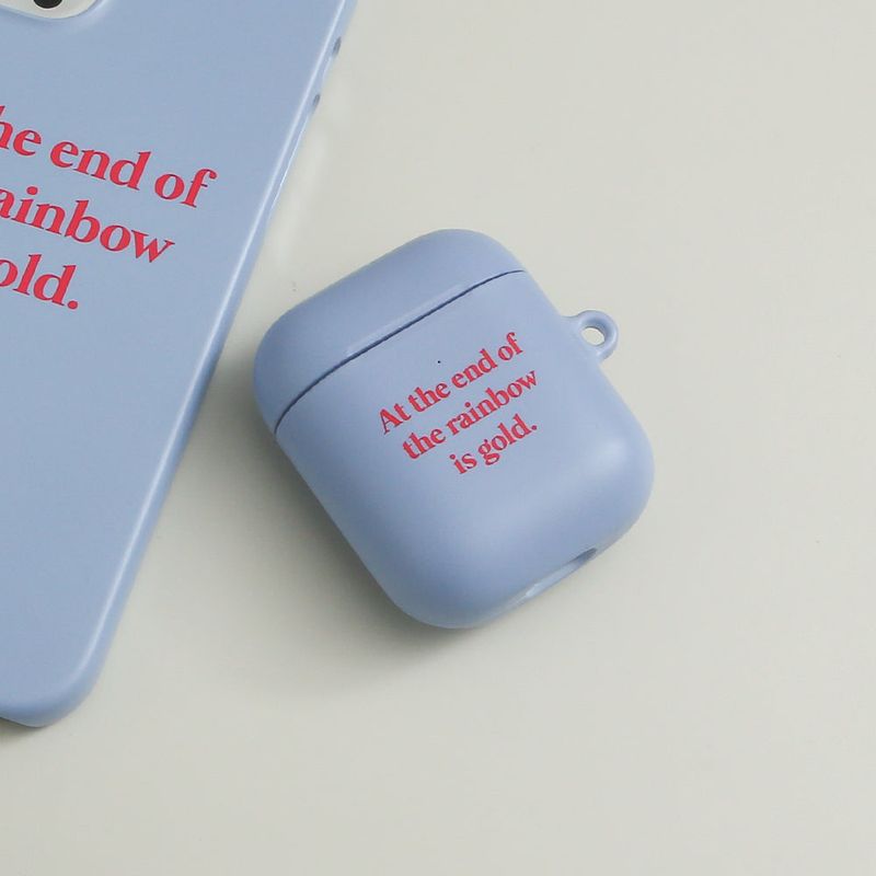 a3b3（エースリービースリー）の「シンプリーテキスト パープル (Airpods マット ケース)（スマホグッズ/小物）」