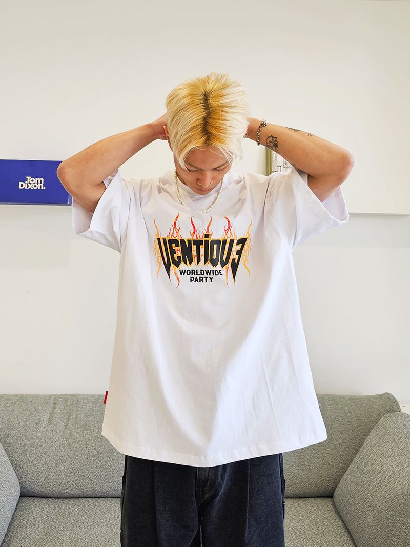 VENTIQUE(ベンティーク)の「VENTIQUE World tour T-shirt 3color(Tops)」