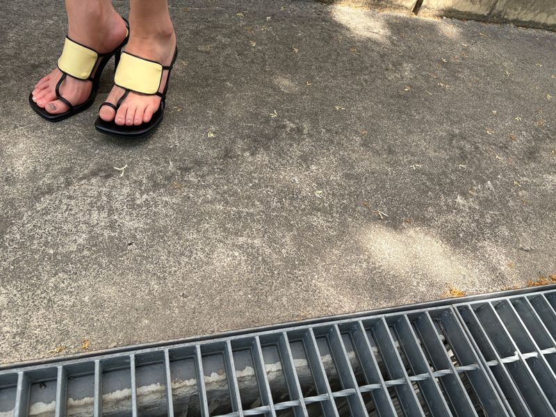 line strap slingbacks