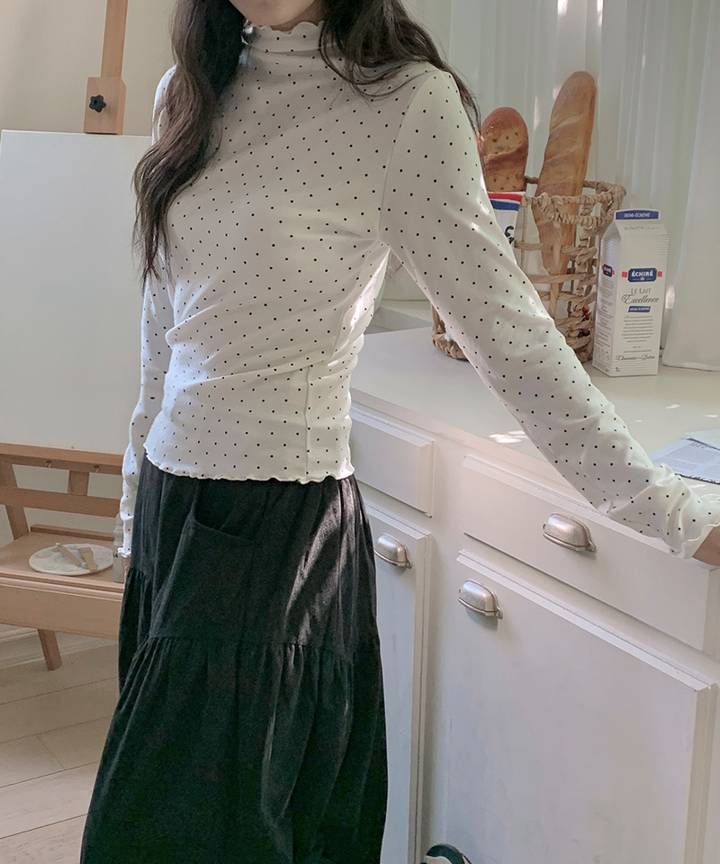 Dot Wave Turtleneck T-Shirt