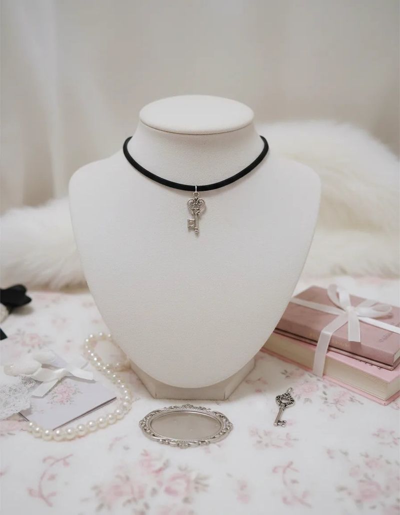 [IVE Wonyoung Necklace] Silver Heart Key Choker Necklace