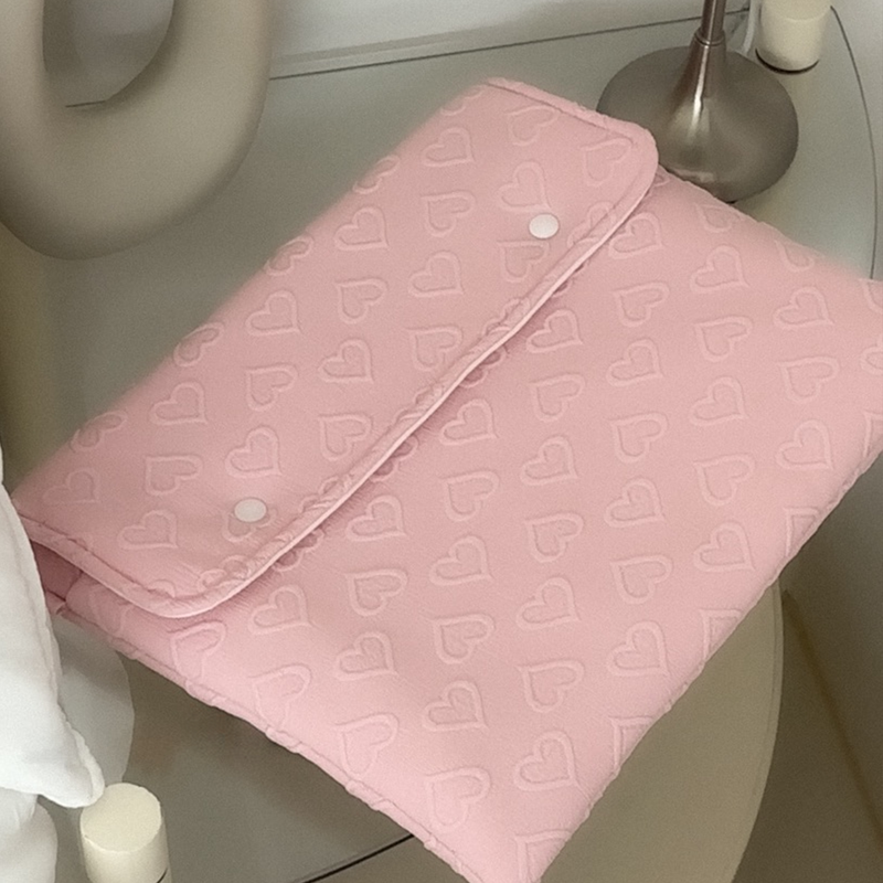 heart ipad pouch (pink)