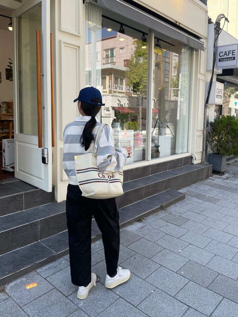 Round baggy fit cotton pants