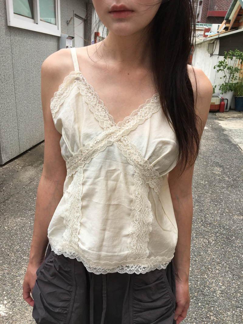 DUGGY（ダギー）の「Fondure lace sleeveless top (2color)（Tops）」