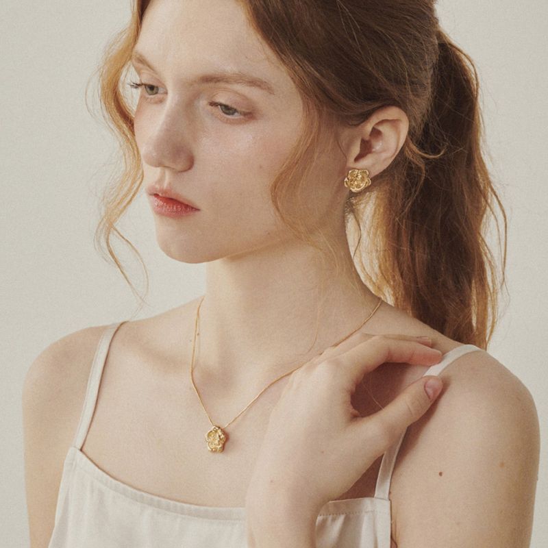 Melly&Rose(メリーアンドローズ)の「Signature Rose Necklace(Accessories)」