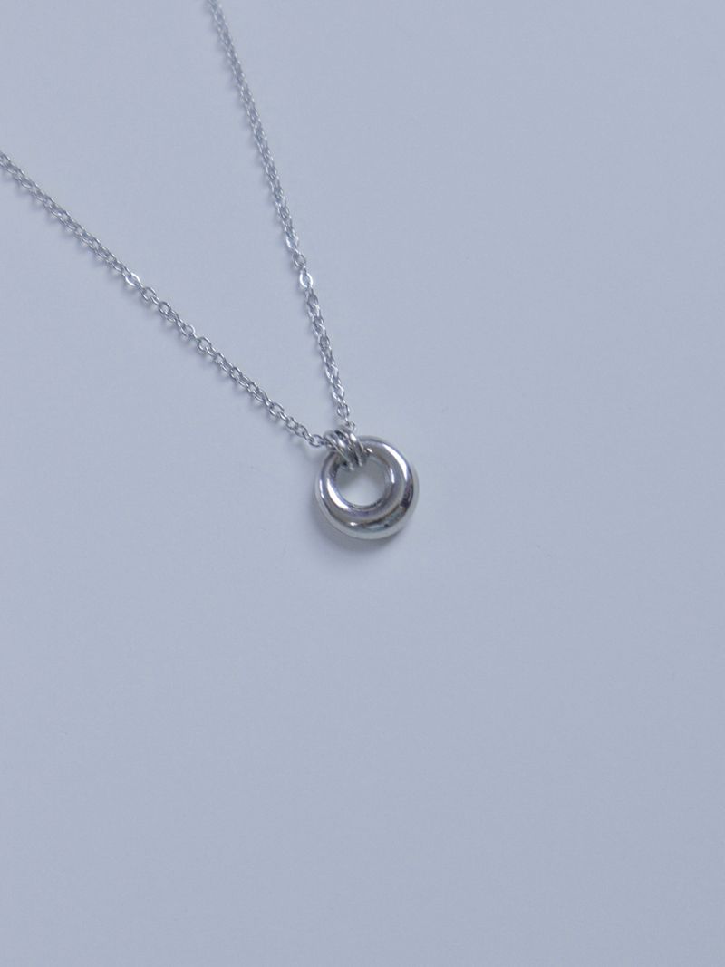 Donut pendant necklace