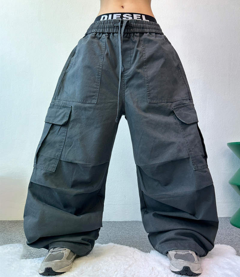 CCORTTI（コルッティ）の「ウォッシュドパラシュートプリーツカーゴパンツ🖤🩶🤎🤍 - 4カラー（パンツ）」