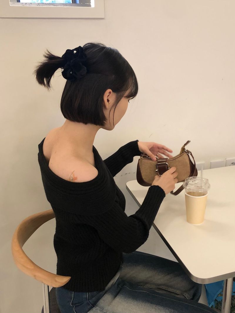 Drape feminine shoulder golgi knit