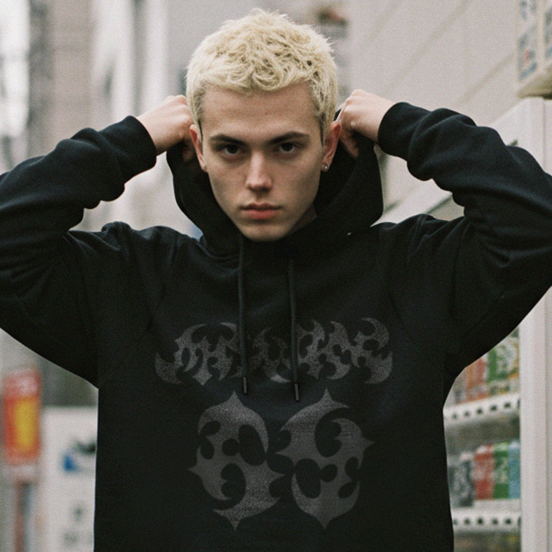 MADWORKS CLOTHING（マッドワークスクロージング）の「 MDWKS 69 TEAM カットクロップドフーディー（トップス）」