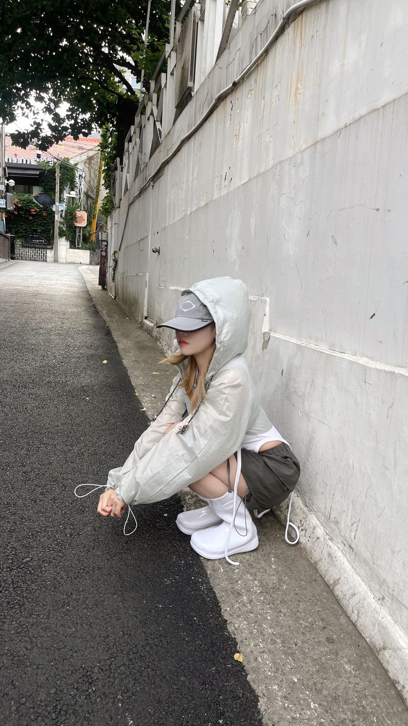 Cropped rain mesh hooded windbreaker