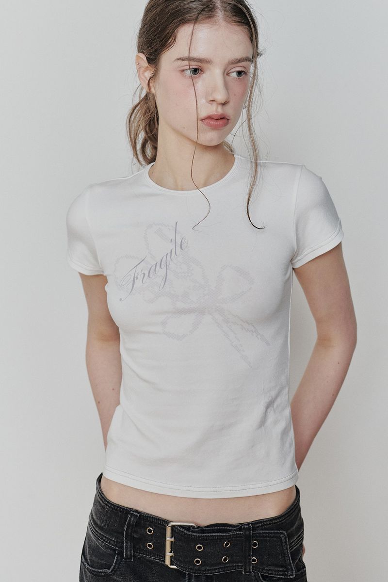 FRAGILE GRAPHIC TEE white