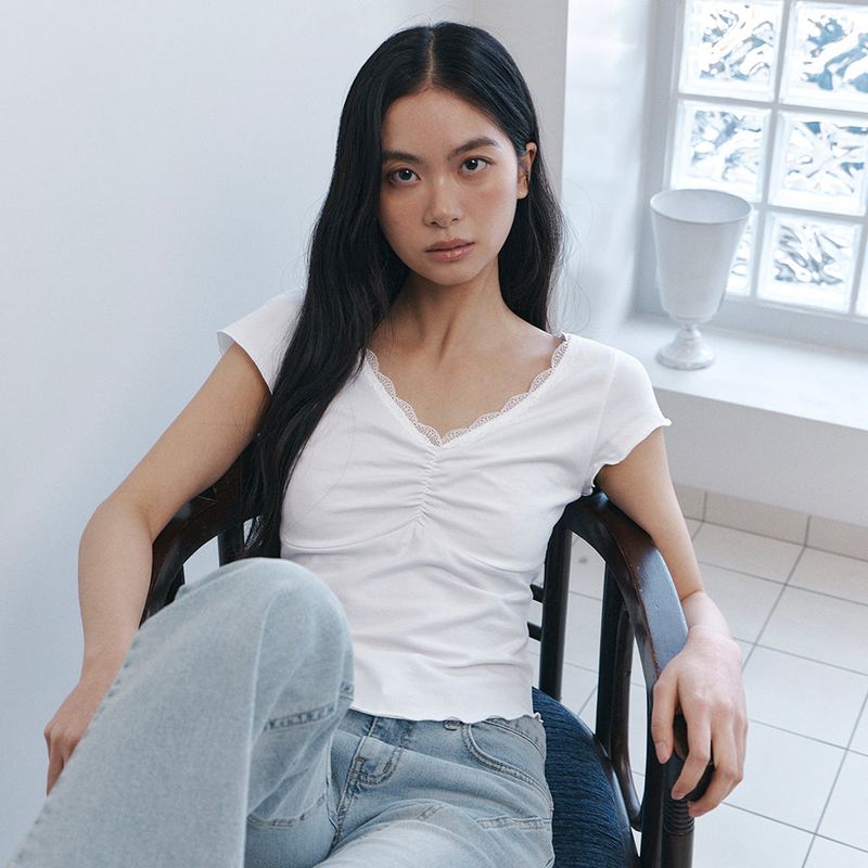 Curetty（キュリティ）の「C V-NECK LACE SHIRRING TOP_WHITE（Tops）」