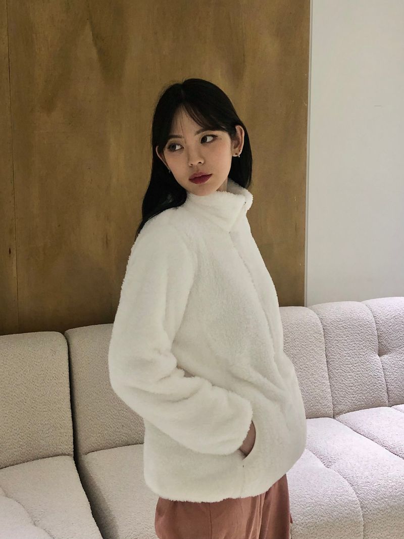 Fluffy fleece zip-up jacket