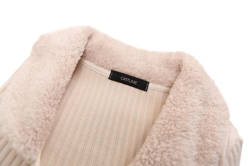 fur collar knit t-shirt beige