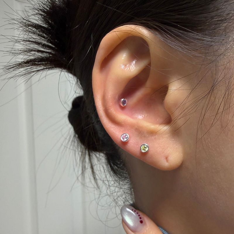 MOSXE（モスクス）の「[925silver] カラーキュービックピアス (3color)（アクセサリー）」