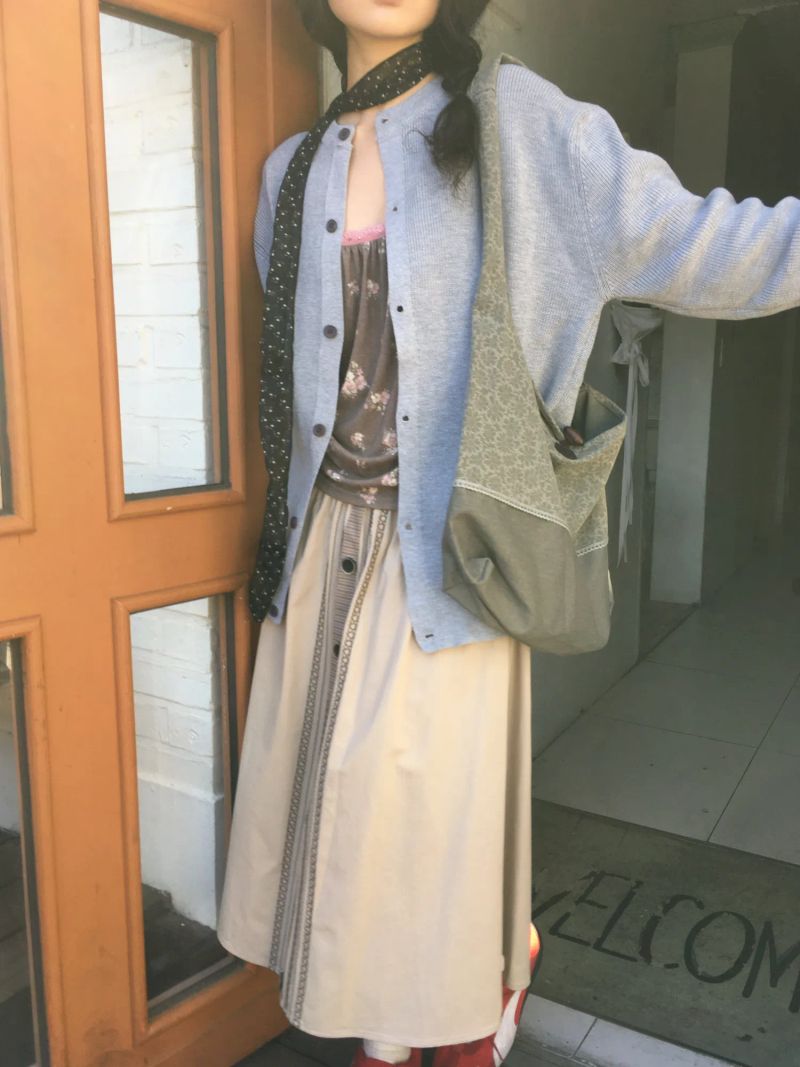 エンブロイダリー ボタン スカート