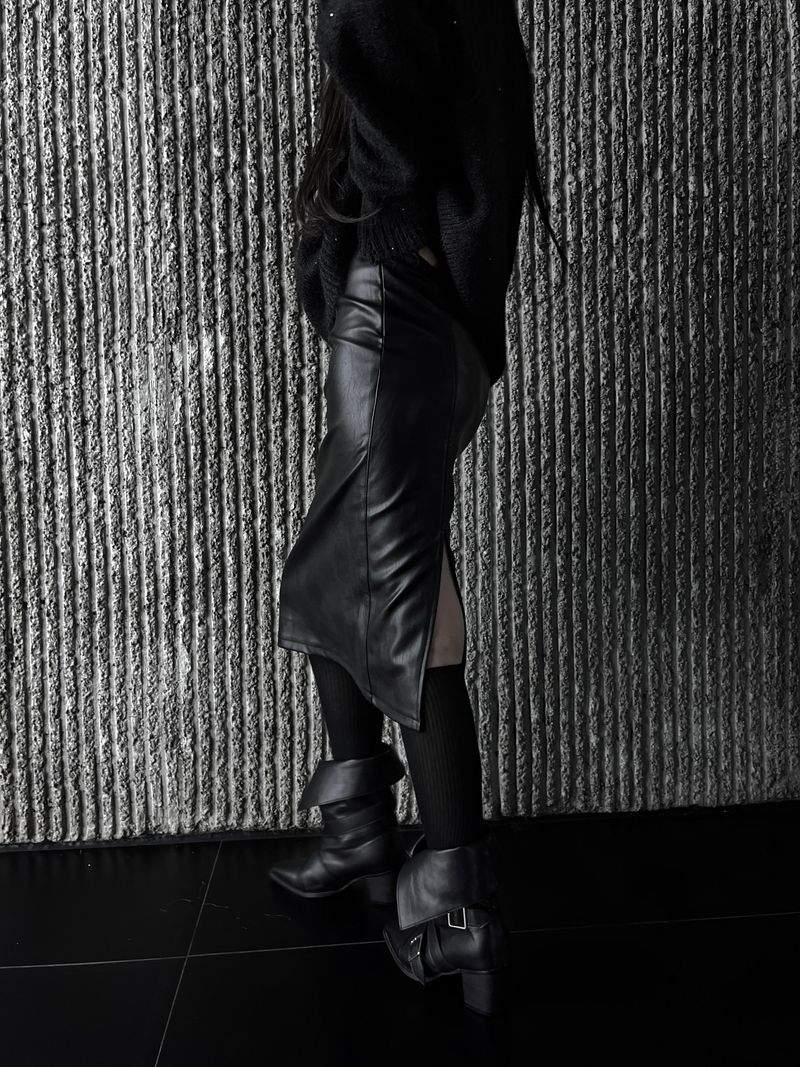 URBAN UNIQUE（アーバンユニーク）の「noir slit midi leather skirt（Skirts）」