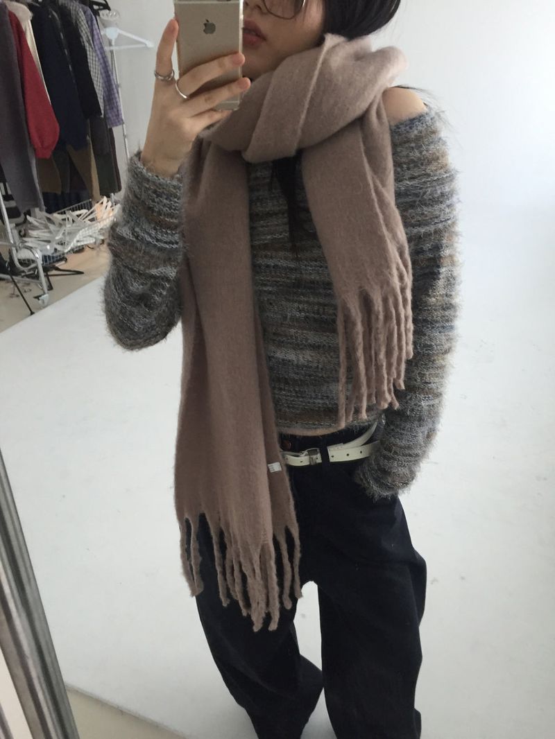 Color combination angora off-shoulder knit