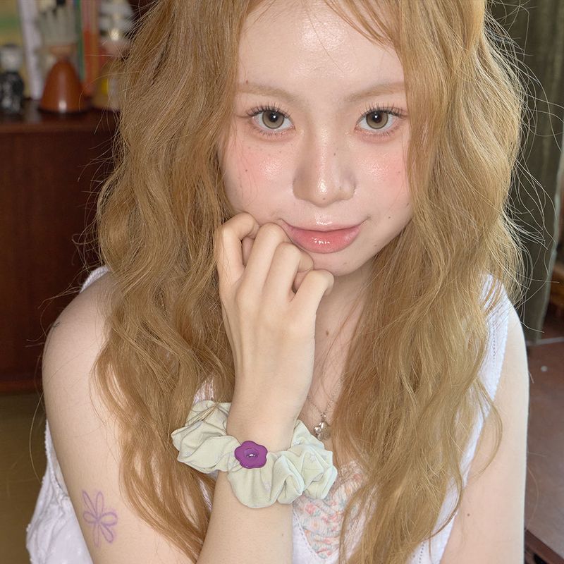 kiibi（キイビ）の「スターボタンシュシュ グリーン（ヘアアクセサリー）」