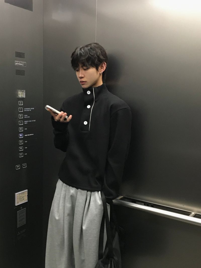 Dev Turtleneck Crop Waffle Sweatshirt 3C