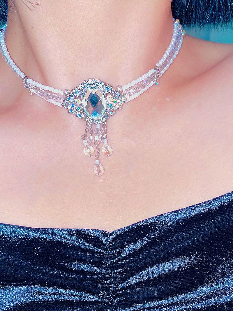 snow white choker